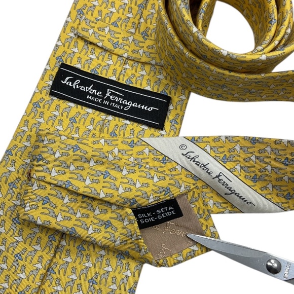 SALVATORE FERRAGAMO XL Yellow Giraffe Cloud Silk LUXURY Tie ITALY - Picture 3 of 4